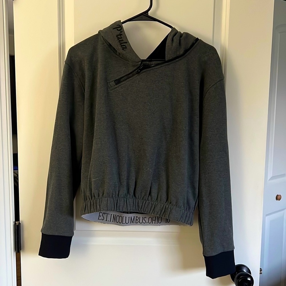 P’tula Cropped hoodie.